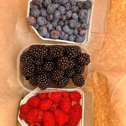 Reiseproviant- gab es am Strand für kleines Geld. Der wollte Feierabend machen.