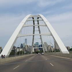 Pforte zur Downtown, die höher gelegen liegt.