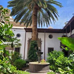 Der Innenhof des Klosters der Kathedrale 🥰