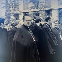 No smile, zero interest