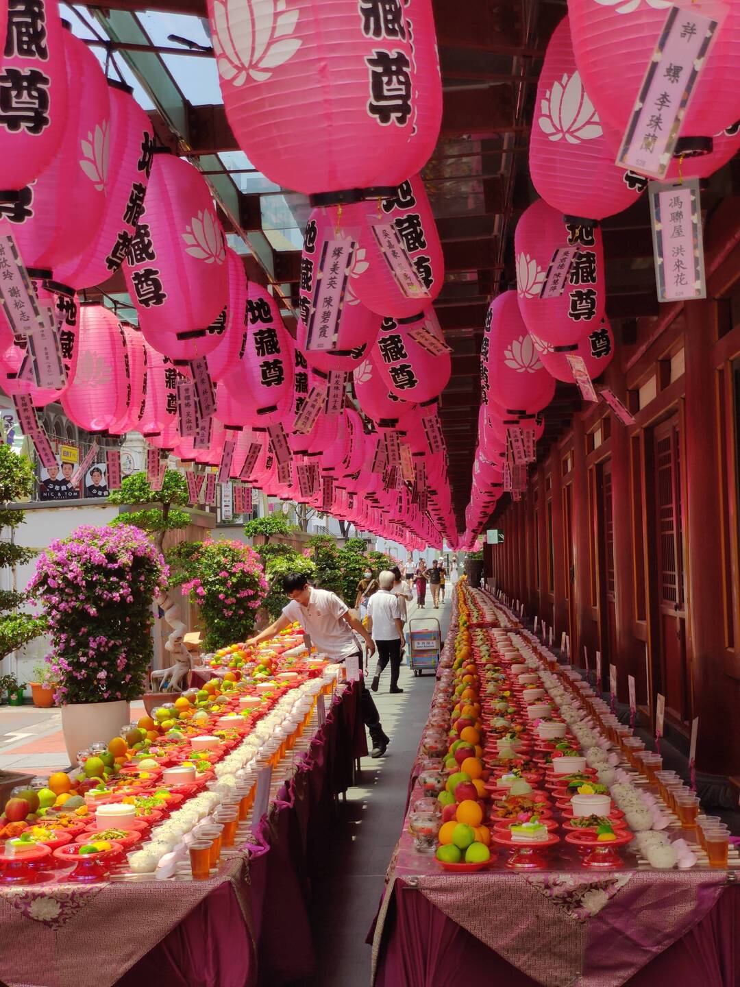Buddha tooth temple