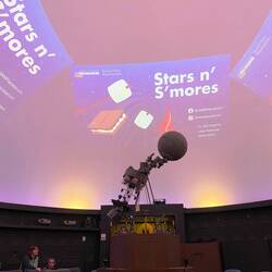 Auch ganz normal, dass die Uni ein eigenes Planetarium hat