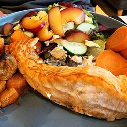 Sweet potatoes, carrots, fish and salad 🥗🐠🥔🥕😋