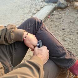 Zum Sonnenuntergang und in die Nacht hinein in der gefährlichsten Stadt Namibias. Messer gezückt.