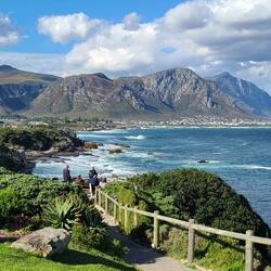 path down to the cave restaurant