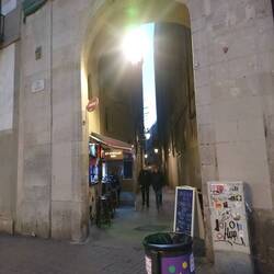 The inconspicuous archway...