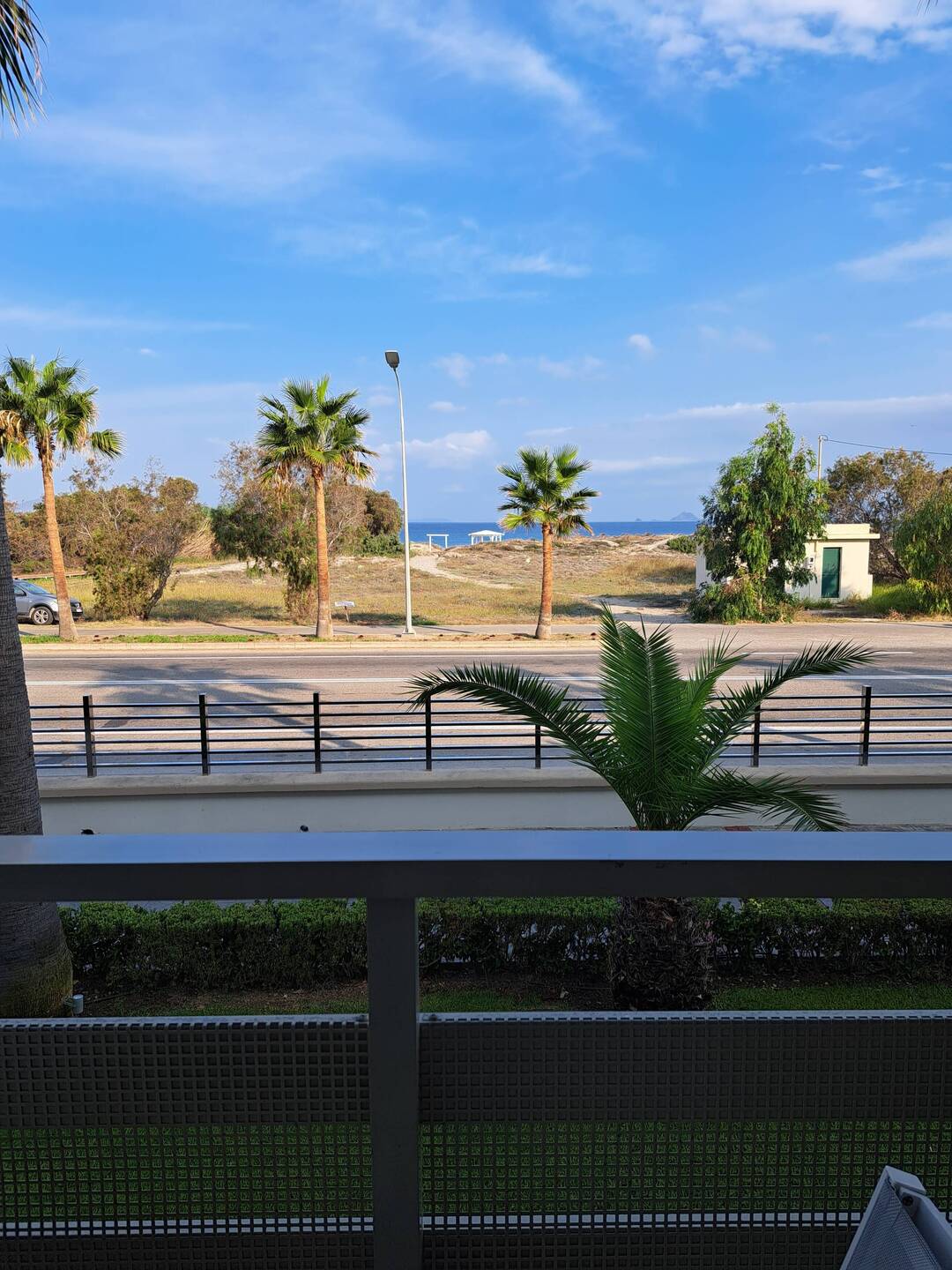 Unser Balkon - Jasper sagt: Beste Kombi. Meer und Autos.