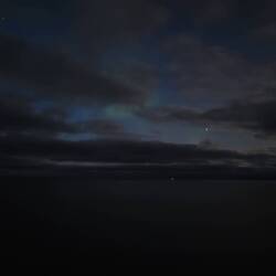 Fähre nach Bodø mit einem Hauch von Polarlichtern