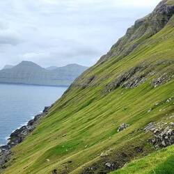 On Oyndarfjørður trail