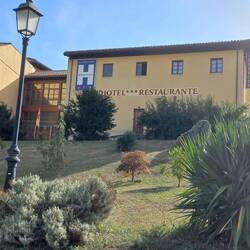 The Albergue is behind the hotel.