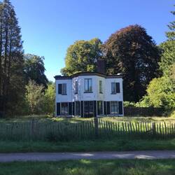 This building, located deep inside a nature park, is called The White House.