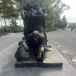 Sculpture acknowledging migrants to USA via sea