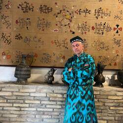 A quick breakfast photoshoog in a traditional costume in our hotel breakfast restaurant
