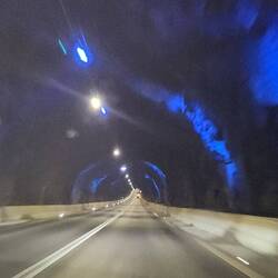 Eysteroyarvegur Ocean tunnel midway lighting