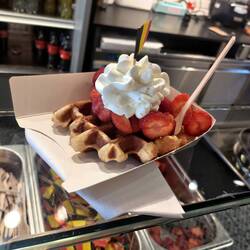 Waffle fragole e panna