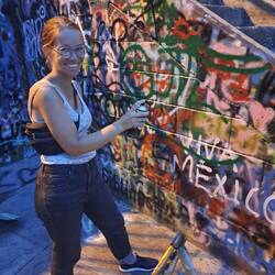 Alex versucht sich auch mal und bringt unser Krafttier Tag an die Wand 🦥