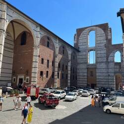 Nie fertig gestelltes Seitenschiff des Doms