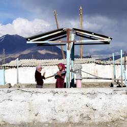 In der Siedlung gibt es viele Brunnen. Kein fließendes Wasser.