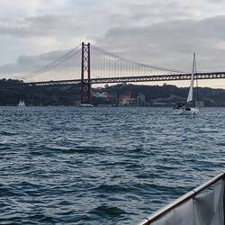 Die Ponte 25 de Abril ist das wohl bekannteste Wahrzeichen von Lissabon.