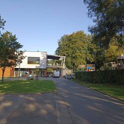 Zeltplatz praktischerweise mit Gaststätte