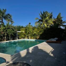 einmal raus aus der Haustür, direkt im Pool