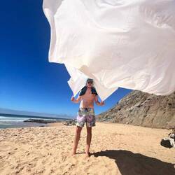 Tom hat parallel Spaßin Portugal mit Kali