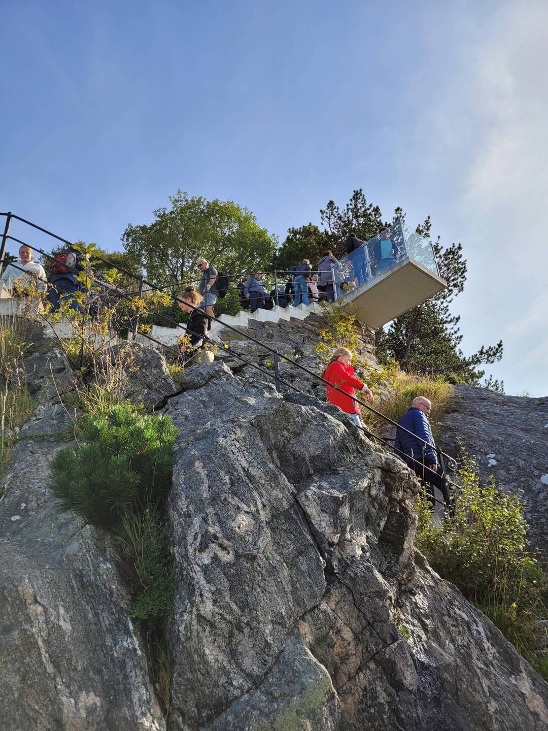 Im Gänsemarsch die Treppen hinauf