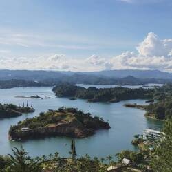 Und hier der Ausblick von ganz oben auf dem Felsen
