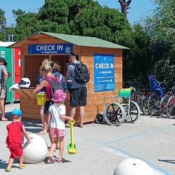 Check-in Schalter für den Strand 🫣