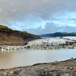 Zum Abschluss der Solheimajökull, ein permanent gefrorener Wasserfall, besser bekannt als Gletscher