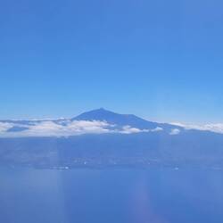 Beim Vorbeiflug: der Teide auf Teneriffa 🏔