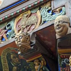 Nobbi Blüm, verewigt an einer Knagge am Knochenhaueramtshaus