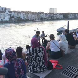 Street entertainment on the Rhine.