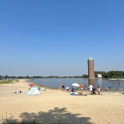Strand mit Wasserturm