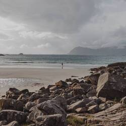 Auch bei 9 grad gehen Leute baden