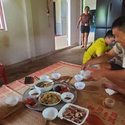 ...wurde gleich ein ganzes Mittagessen. Highlight dabei: Bambus mit scharfem Pfefferdip