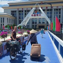 Erste Schriftzeichen und letzte Vietnamesin