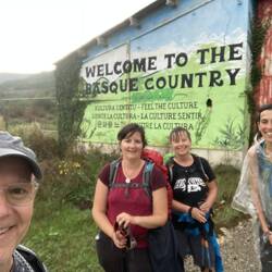 Entering Basque country with Cècile and Heather from California