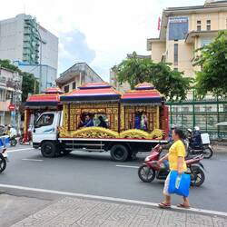 Ein Leichenwagen bei der Arbeit