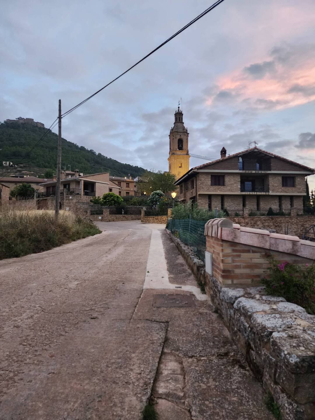 Looking back at Villamayor de Monjardín.