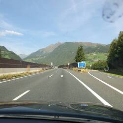 Fleck oben rechts, einer von vielen durch Tunnelreinigung 😔