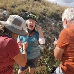 Wdzięczna poturbowana rowerzystka