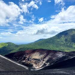 Krater auf dem Vulkan Cerro Negro ⛰️