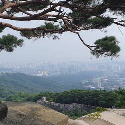 Wanderung an der alten Stadtmauer entlang