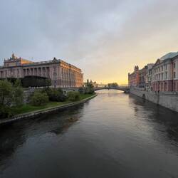 Abendstimmung am Rikstag, hier kann man sogar Lachse fischen