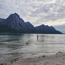 frisches Bad im 12C warmen Nordmeer