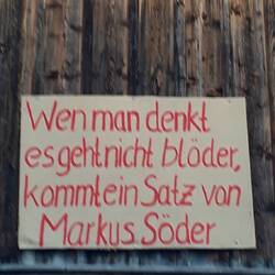 Spruch an einer Scheune!😂