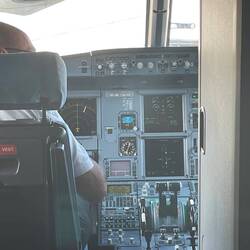 Blick von der ersten Reihe ins Cockpit