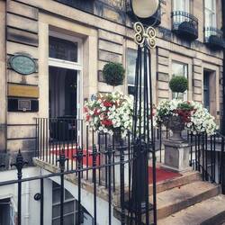 Arriving at our hotel, the Nira Caledonia in the new town.