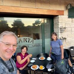 Stopped at cafe in Villatuerta for THE BEST croissants on the Camino!! 😋